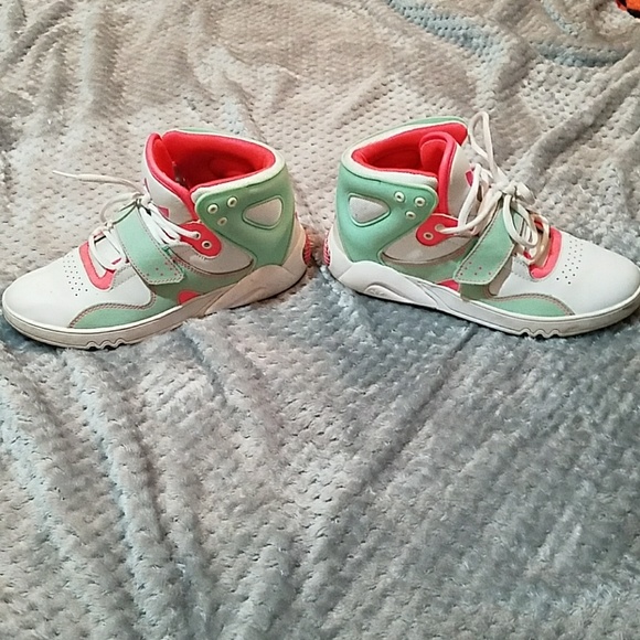 Shoes - Picture 2 of 4